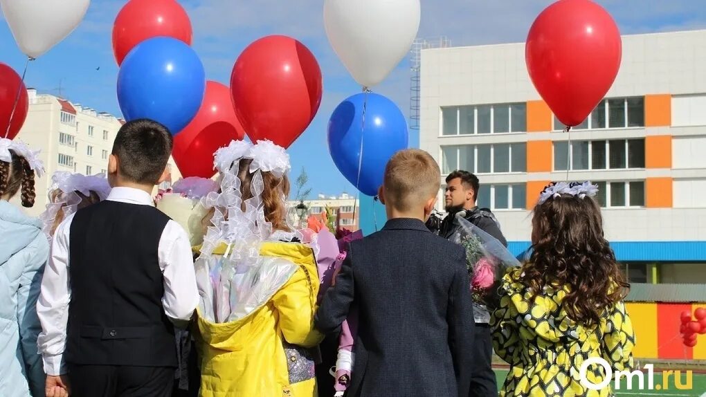 Школа 1 города омска. Школа в амуре 2 омск. новая школа в омске в амуре. школа 1 омск. первоклашки.