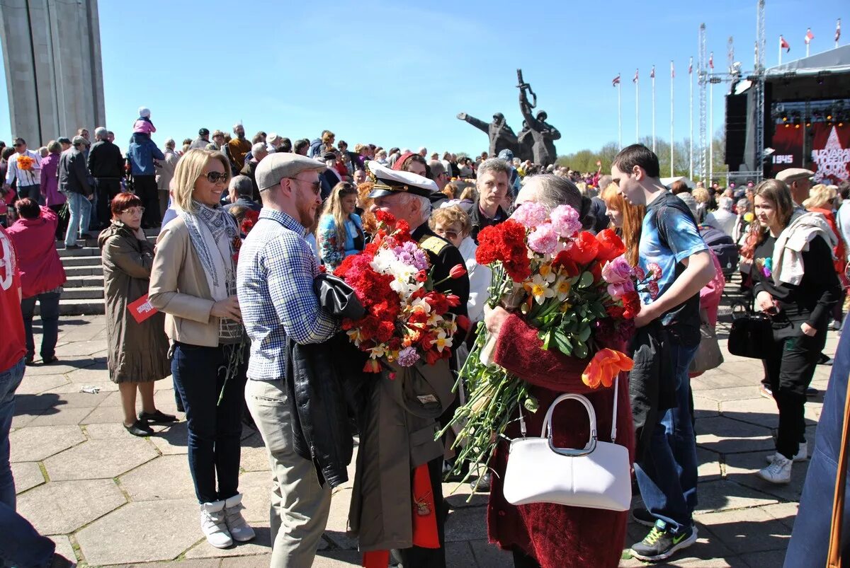 9 мая в латвии. Рига день победы. рига 9 мая. день победы в латвии. 2015 день победы в риге.