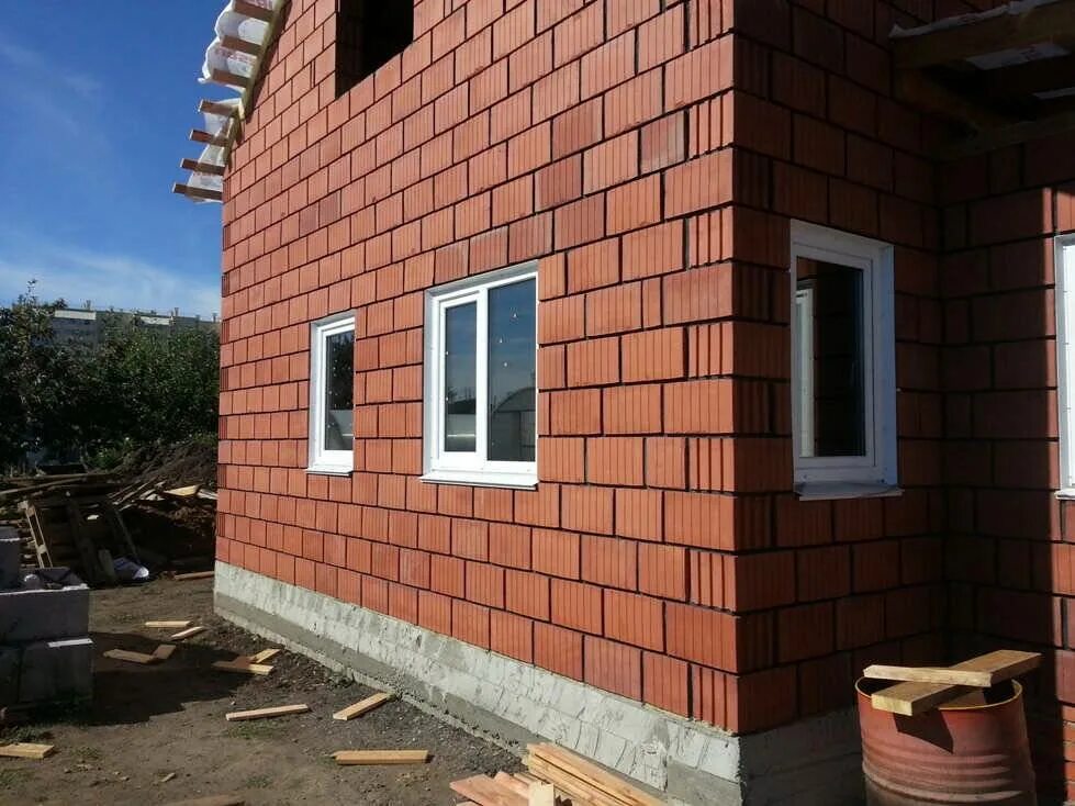 Дом из теплого кирпича. Дом из керамических блоков. дом из керамоблоков. дом из кирпичных блоков. керамический блок дом.