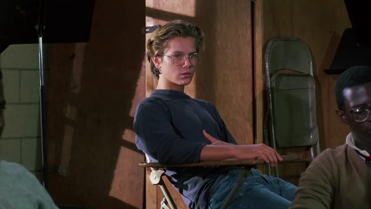 Run on empty. Ривер феникс 1988. running on empty 1988. ривер феникс бег на месте.