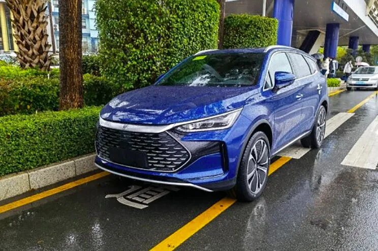 Tang dm i. Byd tang ev 2025. byd tang dm-p 2025. byd tang 2025. byd кроссовер 2025.