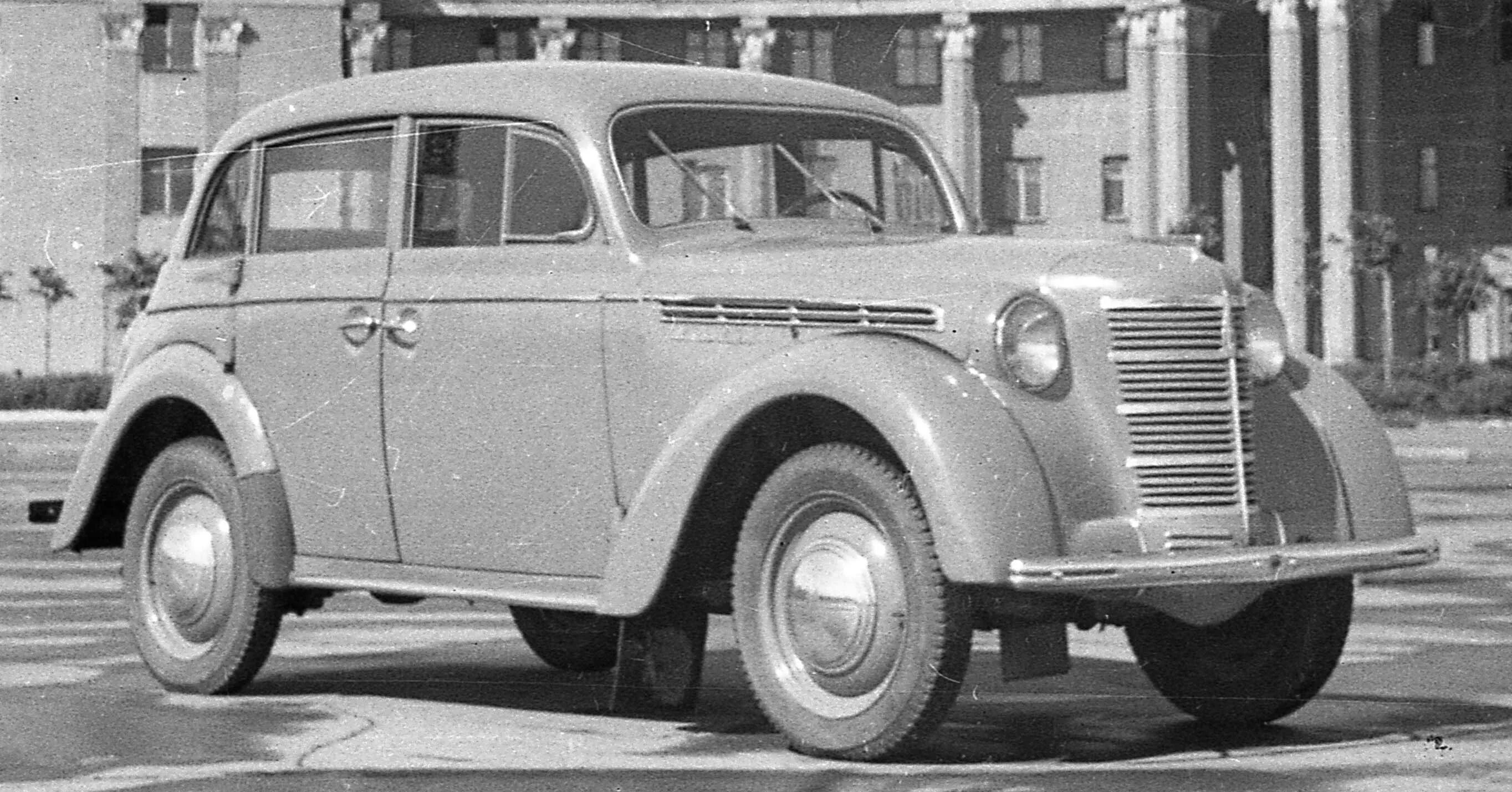 Первый автомобиль москвич. Москвич-400 легковой автомобиль. Москвич 400 1946. Первый легковой автомобиль «Москвич-400». Opel Kadett k38 Москвич 400.