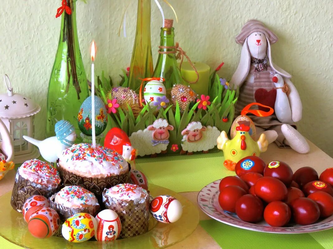 кулич «пасхальный». яйцо пасха. пасхальная корзина. стильное украшение куличей. пасхальное яйцо корзина.