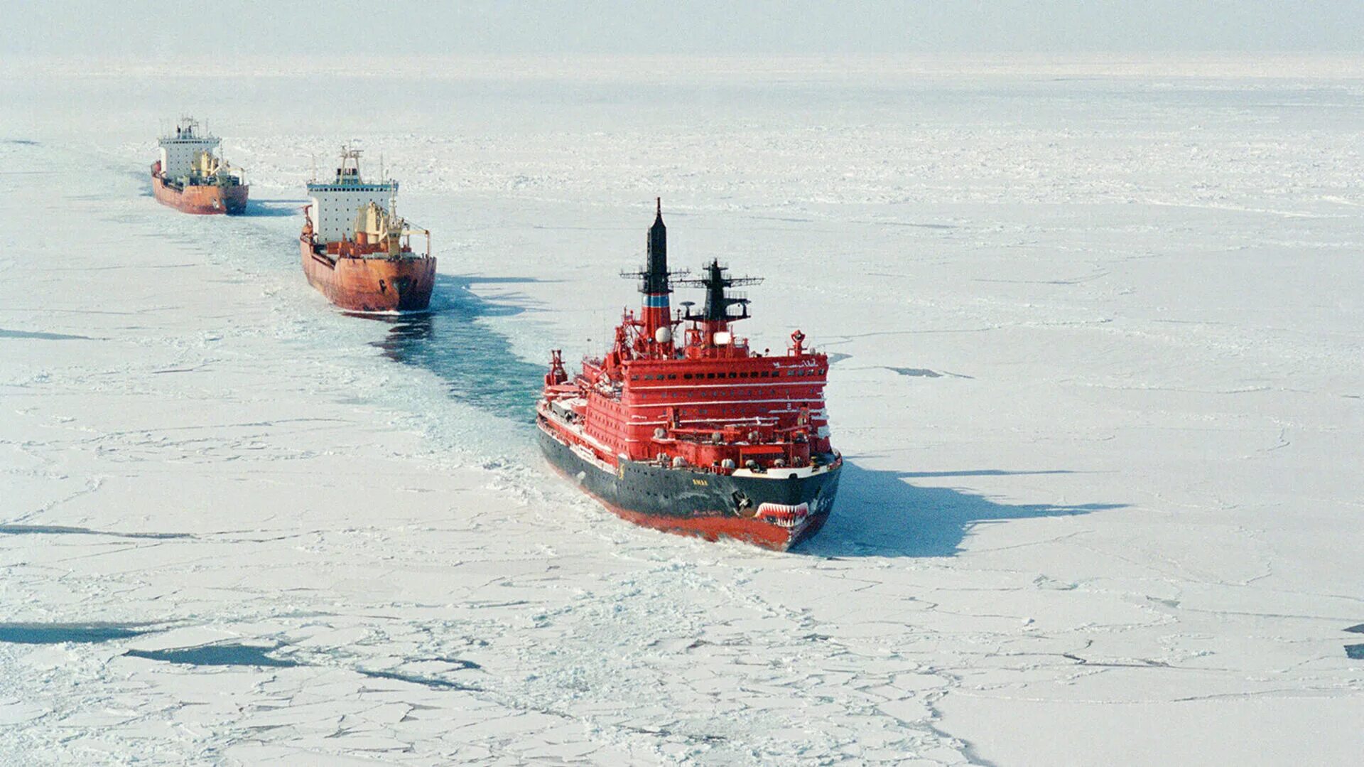 Северный морской путь впервые полностью преодолела. Ямал атомный ледокол. Северный морской путь Караван судов. Северный морской путь ледоколы. Атомный ледокол Севморпуть.