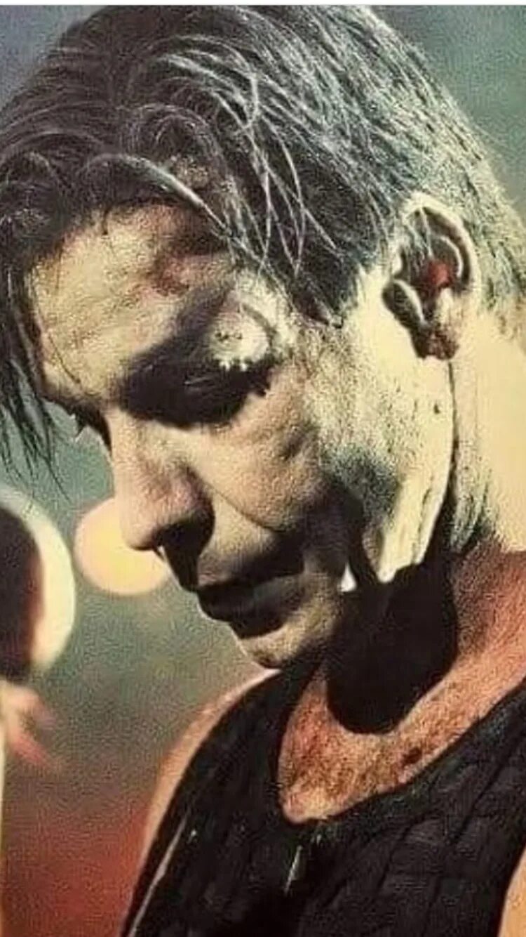 Till lindemann ich hasse. Тилль линдеманн грустный. тилль линдеманн mein land. тилль линдеманн блондин 2025. rammstein till lindemann live.