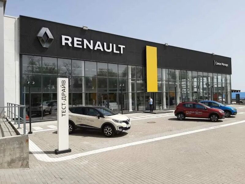 Окна большие автосалона. Магазин авто рено. Автосалон рено в петрозаводске. Авто салон на кутузова в смоленск. Дилерский центр рено.