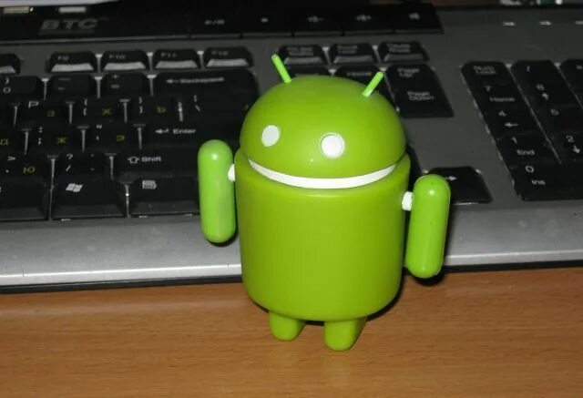 Toy android. Андроид игрушка. Фигурка андроид. Android игрушка зеленый. Игрушка андроид зеленый робот.