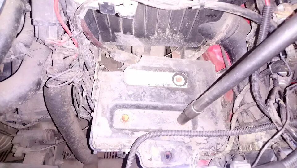 Как снять аккумулятор с хендай акцент Замена АКБ Hyundai Accent (2G), 1,5 л, 2007 года электроника DRIVE2