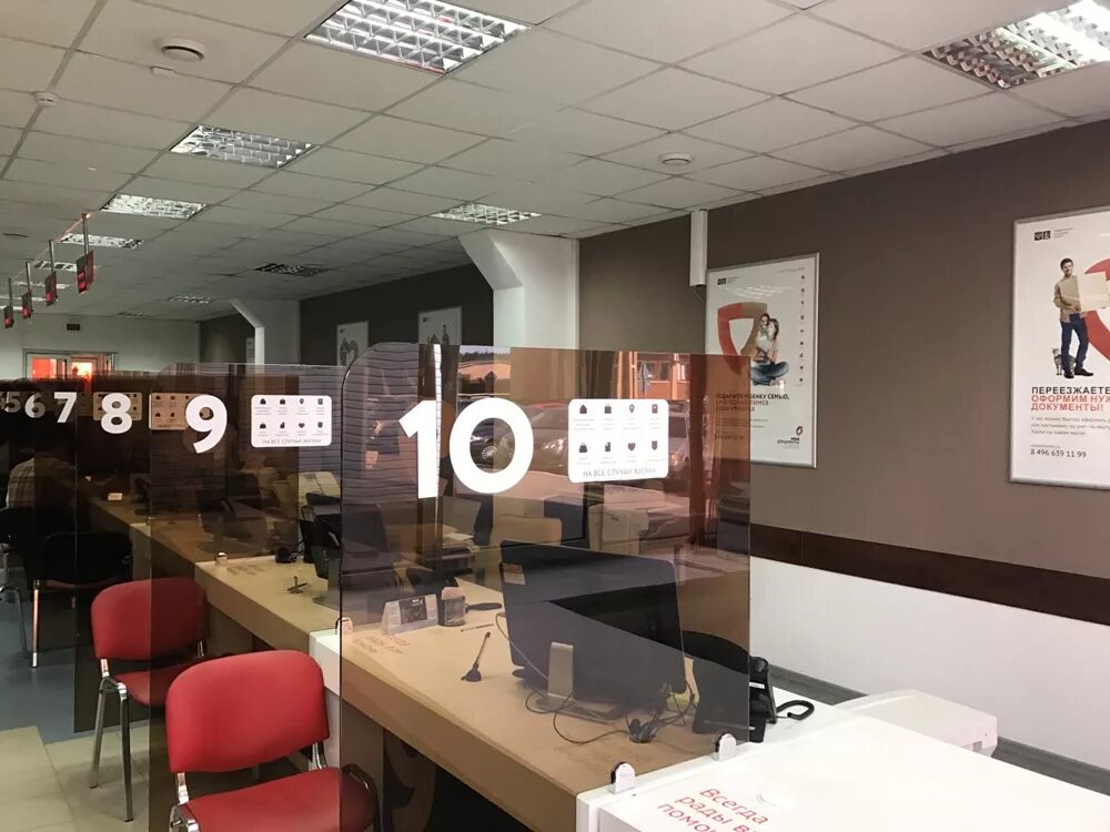 Мфц митино. Мфц в трц зигзаг. Люди посещающие выставки. Мфц новогиреево ул алексея. Госуслуги новогиреево.