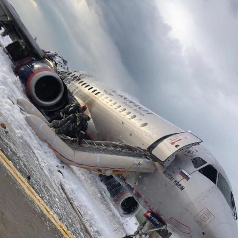 Падение самолетов в россии. Катастрофа SSJ 100. Суперджет 100 Шереметьево. Сухой Суперджет 100 катастрофа. Крушение SSJ 100 В Шереметьево.