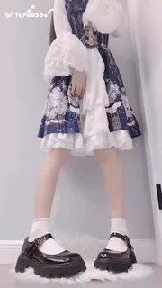 Cuteli520 Reveals Her Pussy While Sucking a Dildo And Fucks It Hard Herself...