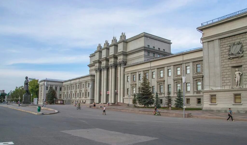 Куйбышева сколько. Площадь куйбышева самара. театр оперы и балета куйбышева самара. театр на площади куйбышева самара. самарский театр оперы и балета здание.