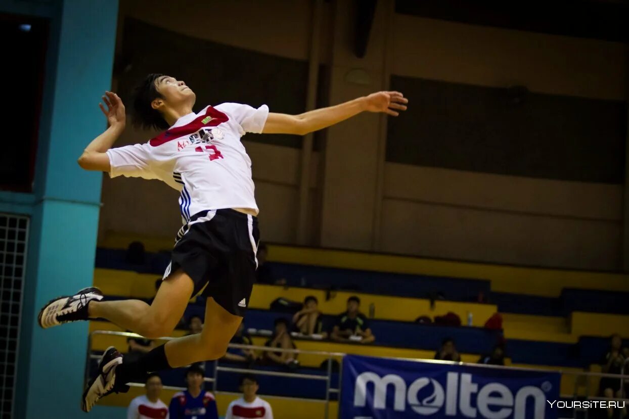 Высокий прыжок волейбол. Максимилиано Каванна волейбол. Акихиро Ямаути волейболист. Симон волейболист прыжок. Нишида волейболист.