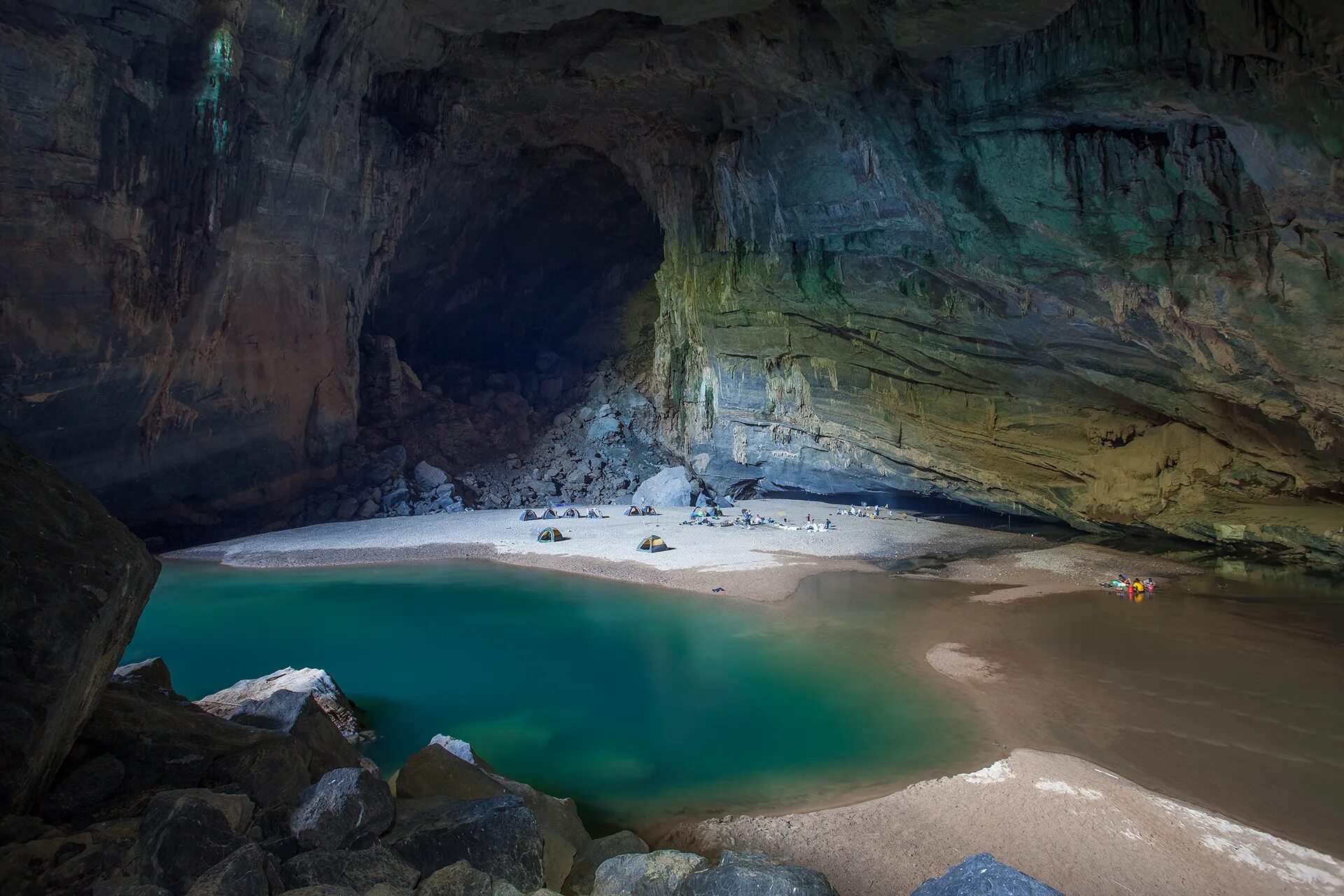 Национальный парк Фонгня-Кебанг Вьетнам. Пещера Шондонг Вьетнам. Пещера сон Дунг Вьетнам. Пещера Шондонг (hang son Doong), Вьетнам.