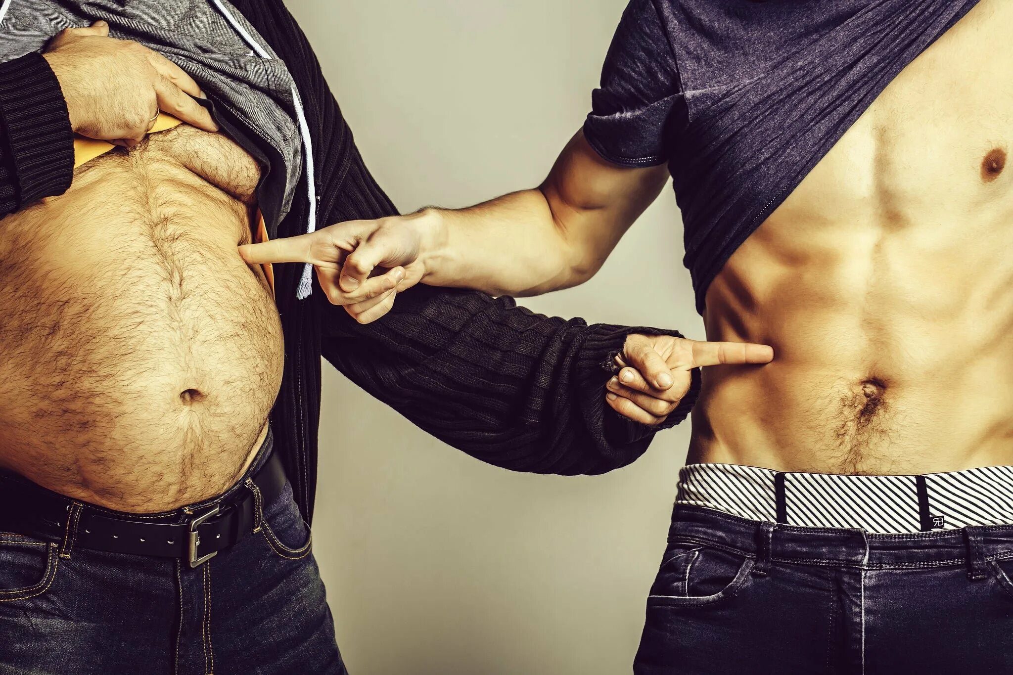 Небольшой жирок на животе. Круглый животик. Пузо жир. Пузо жир. Большие животики у женщин.