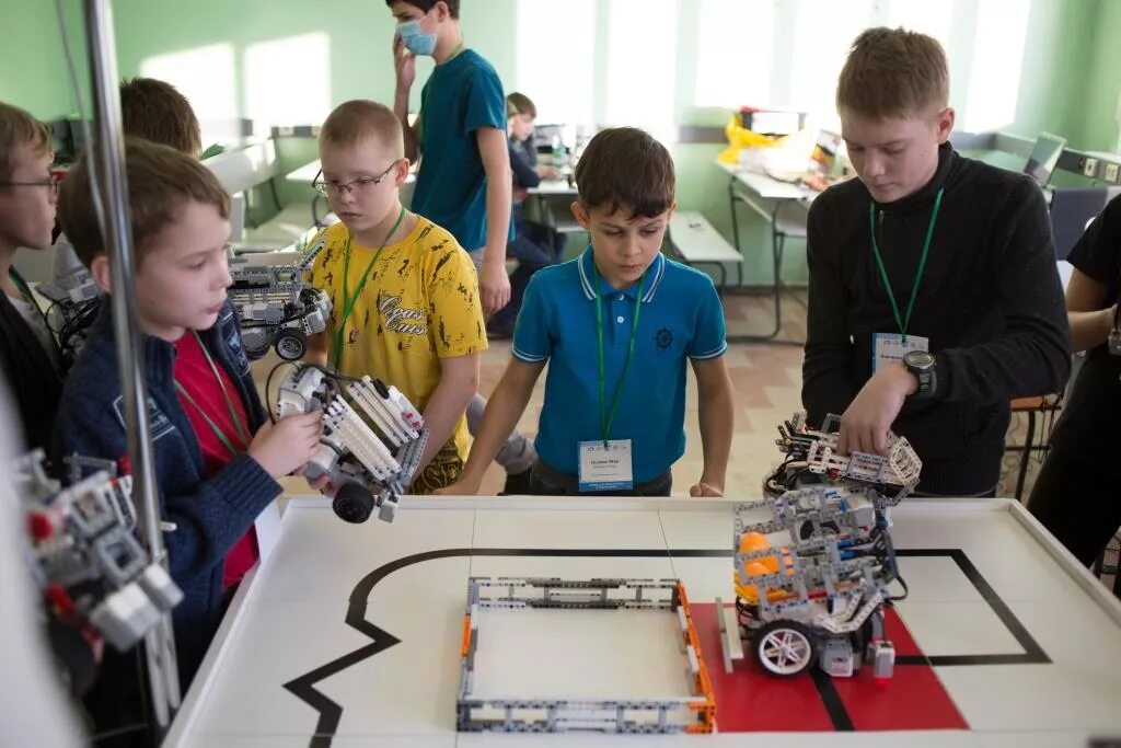 Урок робототехники в школе. Робототехника в добром. Спортивная робототехника. Робототехника в старших классах. Робототехника для дошкольников.