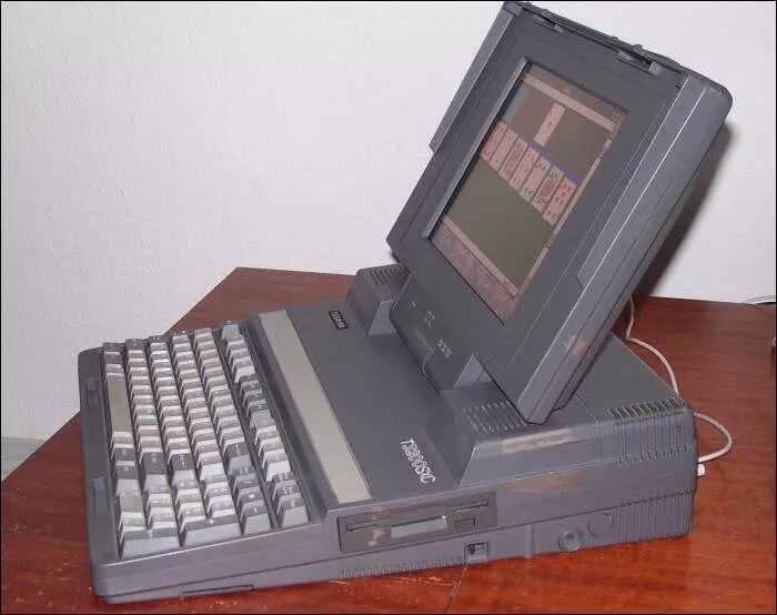 Компьютеры 90 х годов. Toshiba ноутбук 90-х. Тошиба комп 1990 года. Ноутбук IBM 386 1991. Toshiba sa-804.