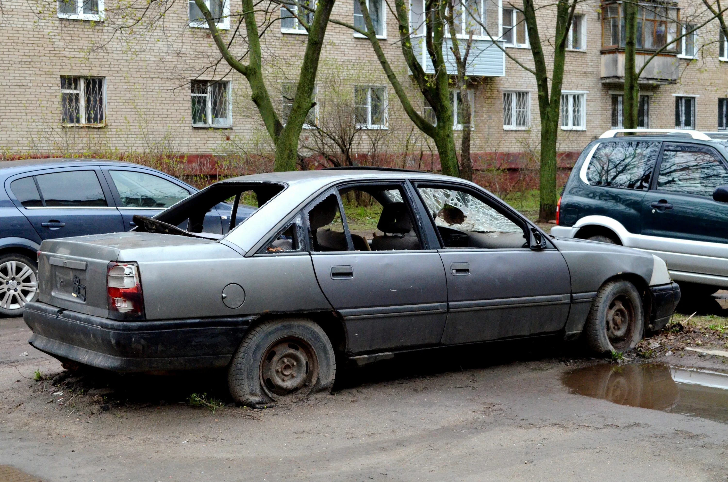 Кидает автомобиль