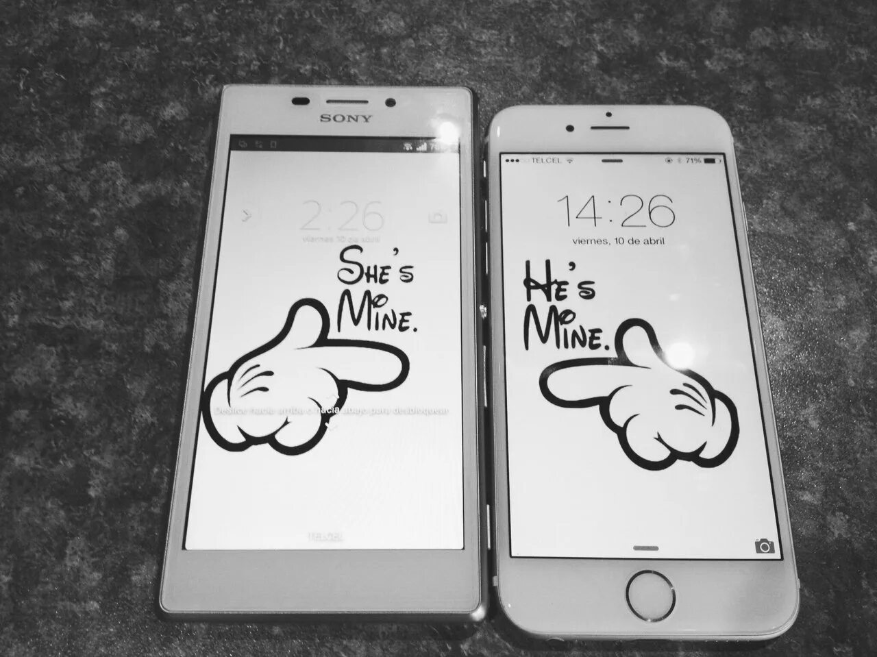 Фак картинка. Обои для двух телефонов. Мультяшные влюбленные. Чехол с патриком. Обои для двух телефонов.