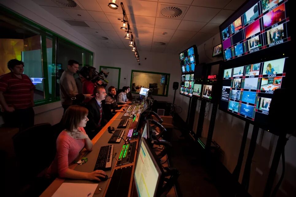 Россияне на работе. Work rt. Новостной канал германии. Раша тудей офис в москве. Инжиниринг.