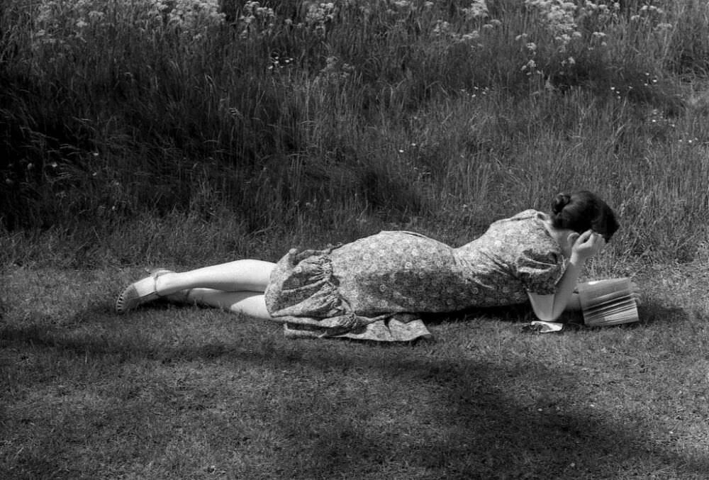 She lives a lonely life. Снимок автора. Paddy Johnston Photography. Miles Johnston художник картины. 35 Авторское фото.