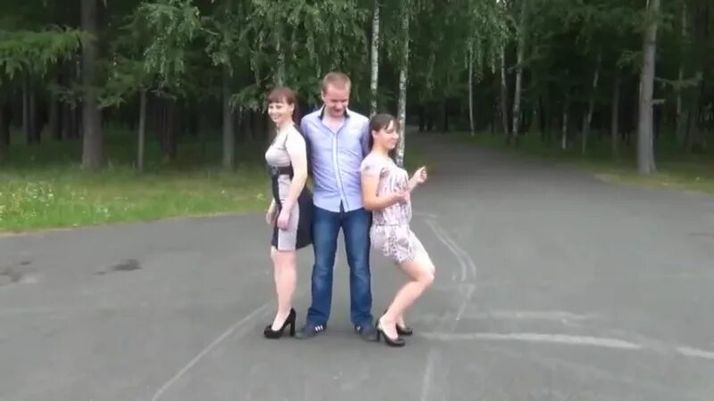 Карлик танцует. Не женюсь. Клип ой мама что это. Ой мама не женюсь. Цыгане поют клип.