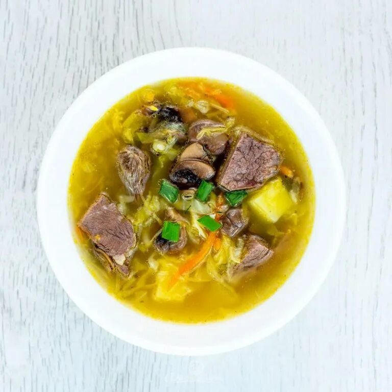 Суп капуста картошка морковь. Суп с капустой и мясом. Капустный суп с говядиной. Суп с капустой и картошкой. Суп с грибами и мясом.