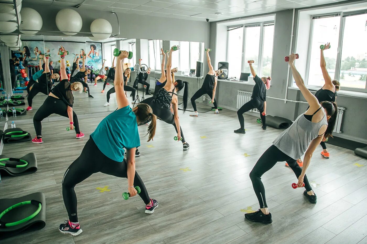 Кислород ул. Спортклуб кислород рязань. Корпоративный тренажерный зал. Есенина 9 рязань фитнес. Тренажерный зал кислород рязань.