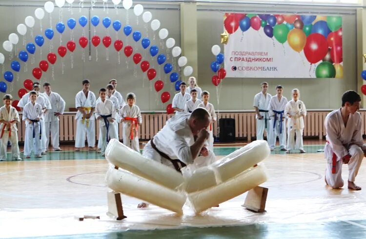 Погода в лесозаводске на завтра. Спорткомплекс Лесозаводск. Лесозаводск чемпион спорткомплекс. Достопримечательности города Лесозаводска. Секции в Лесозаводске.