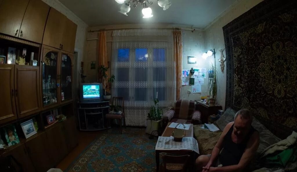 Комната в бараке. Комнаты барачного типа. Квартира в деревянном бараке. Комнаты барачного типа. Бараки внутри квартиры.