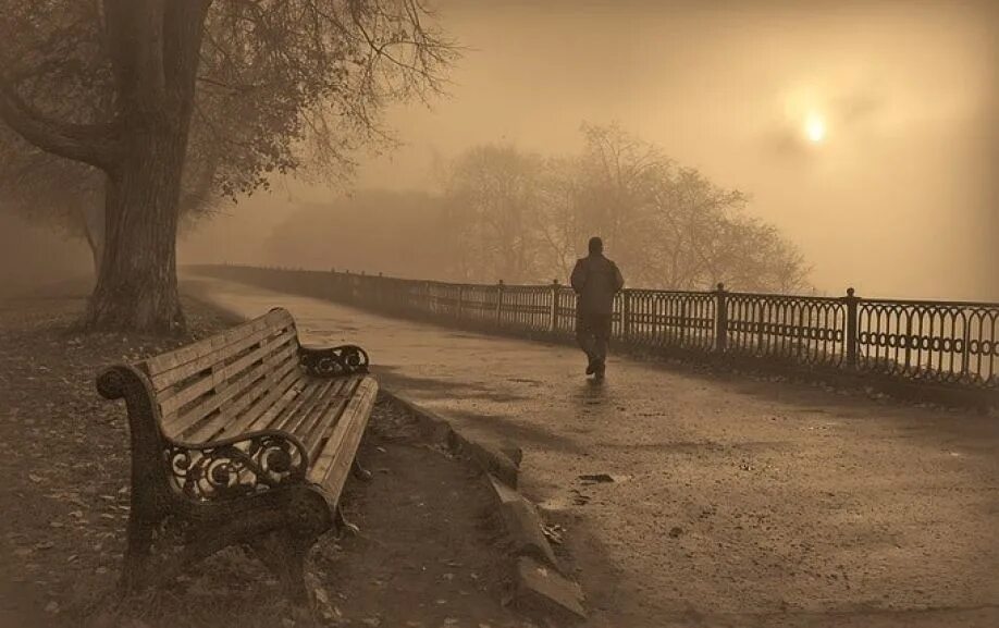 Ведь именно в этом городе. Грусть о прошлом. Воспоминания о прошлом. Грустные воспоминания о прошлом. Ностальгия о прошлом.