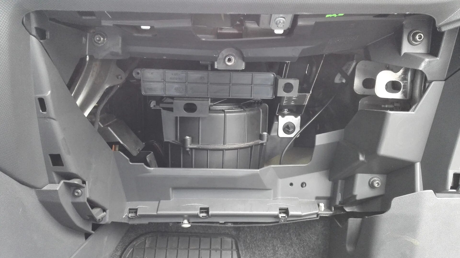Замена фильтра салона - Haval F7 (1G), 1,5 л, 2019 года плановое ТО DRIVE2