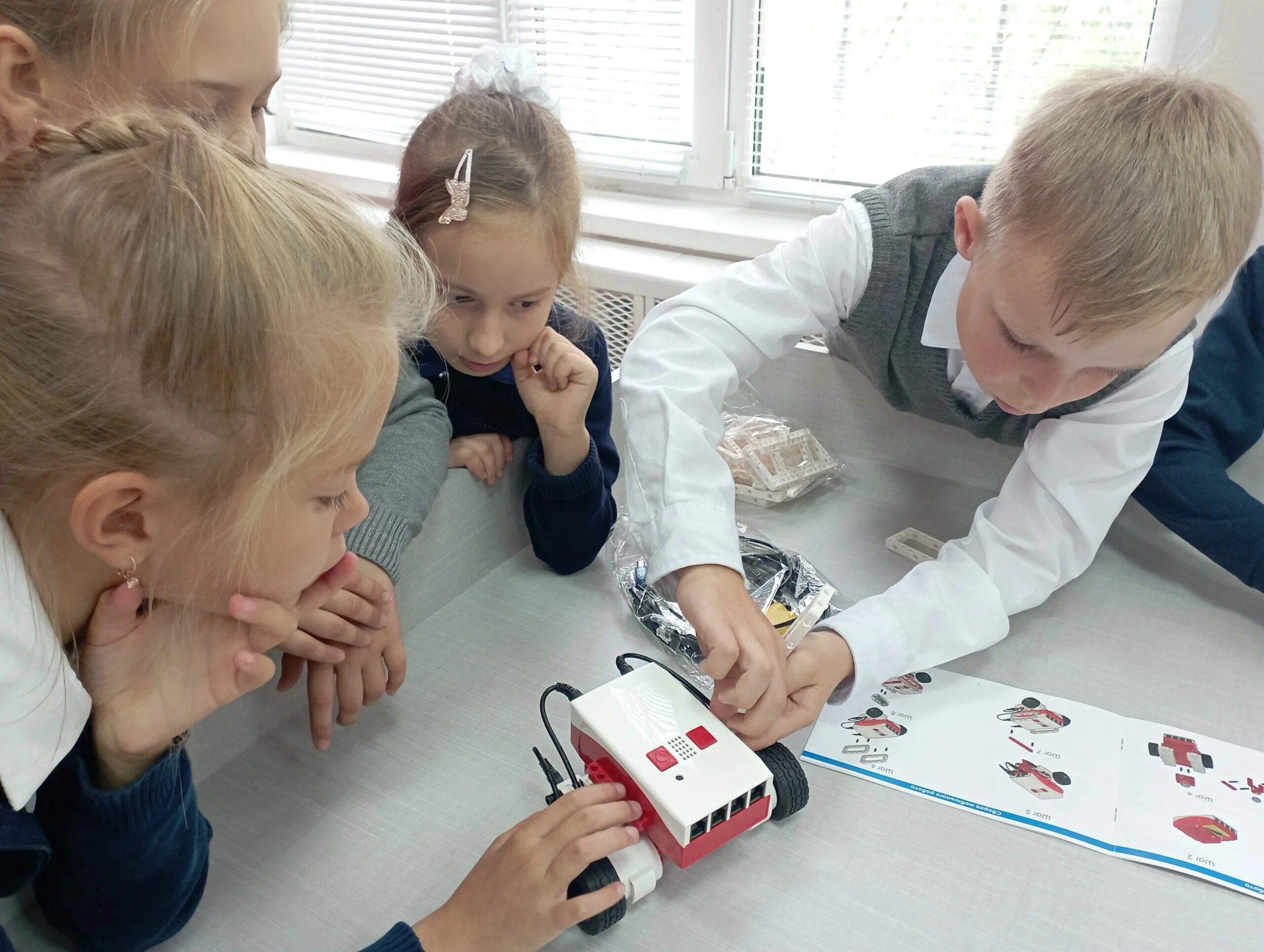 Робототехника в школе занятие. Первые шаги в профессии учителя. Робототехника в детском саду. Проекты по робототехнике в школе. Робототехника внеурочка.