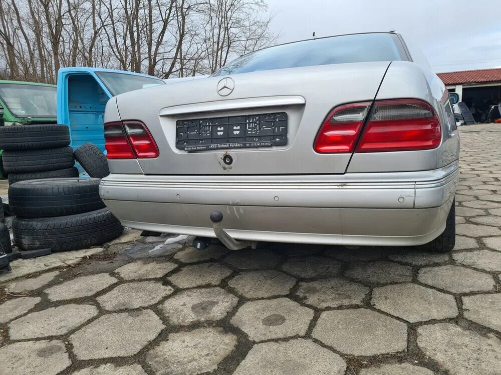 Бампер w210 рестайлинг. Задний бампер мерседес 210 рестайлинг. mercedes w210 задний бампер китайский. мерседес w210 без заднего бампера.