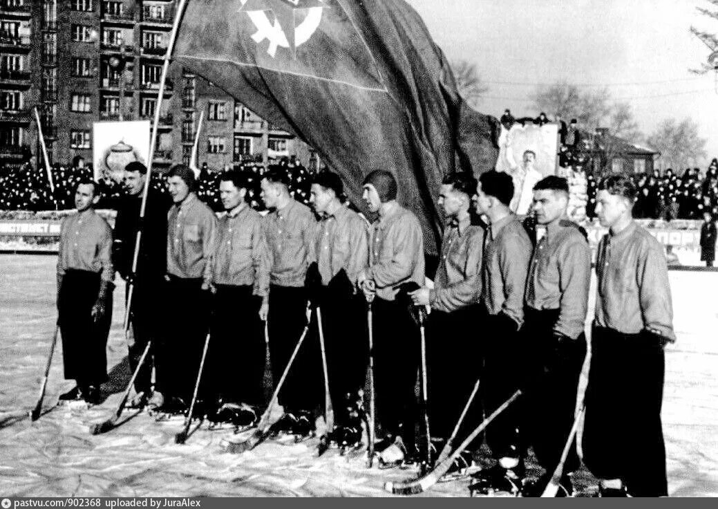 Первая хоккейная команда. 1946 Года Чемпионат СССР по хоккею с шайбой. Первый Чемпионат СССР по хоккею с шайбой 1946. Кубок СССР по хоккею с мячом 1946 года.