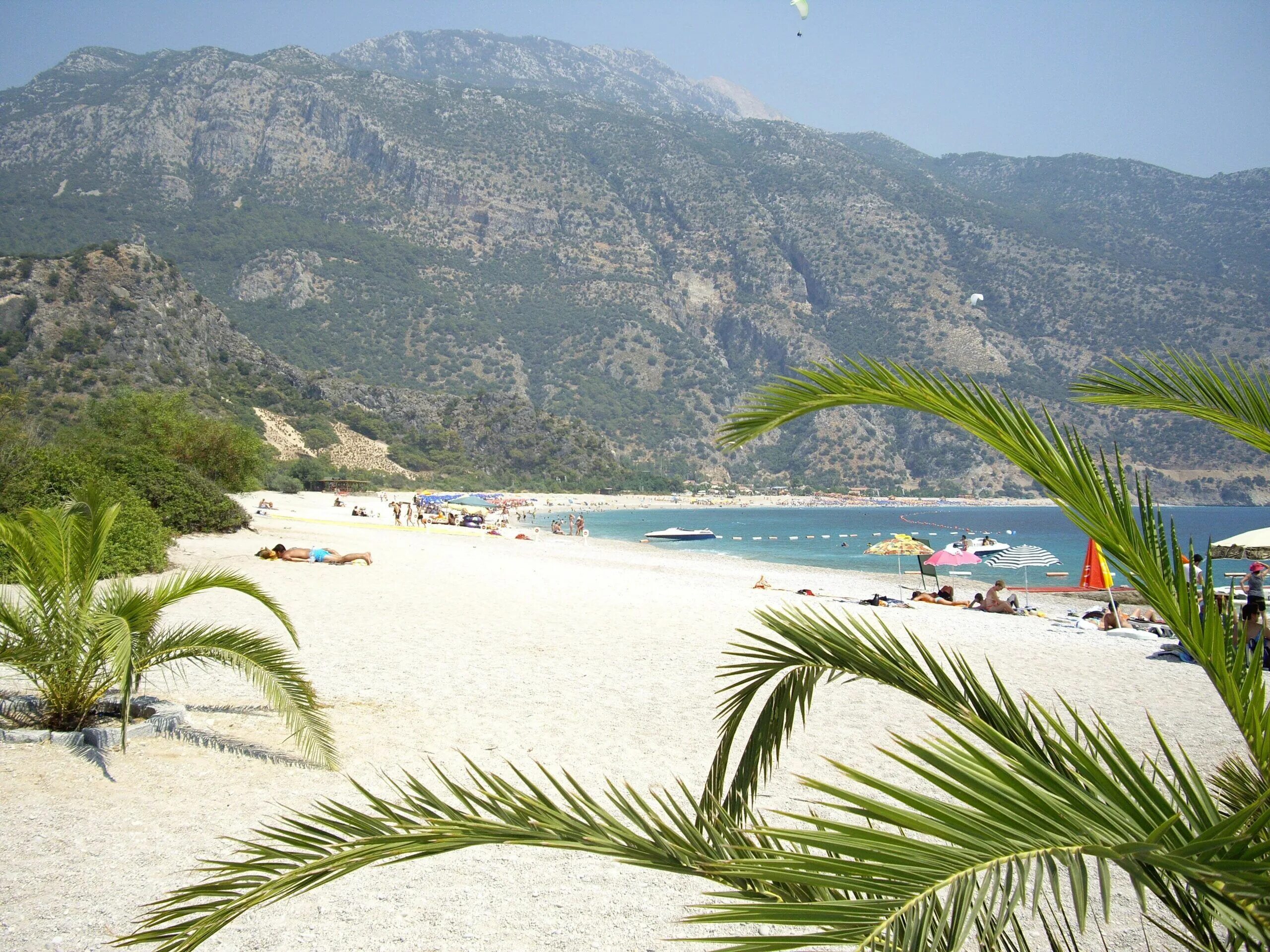 Клеопатра алания турция песок. Мраморное море стамбул пляжи. Стамбул пляжи. Море турция кемер. Пляж агва стамбул.