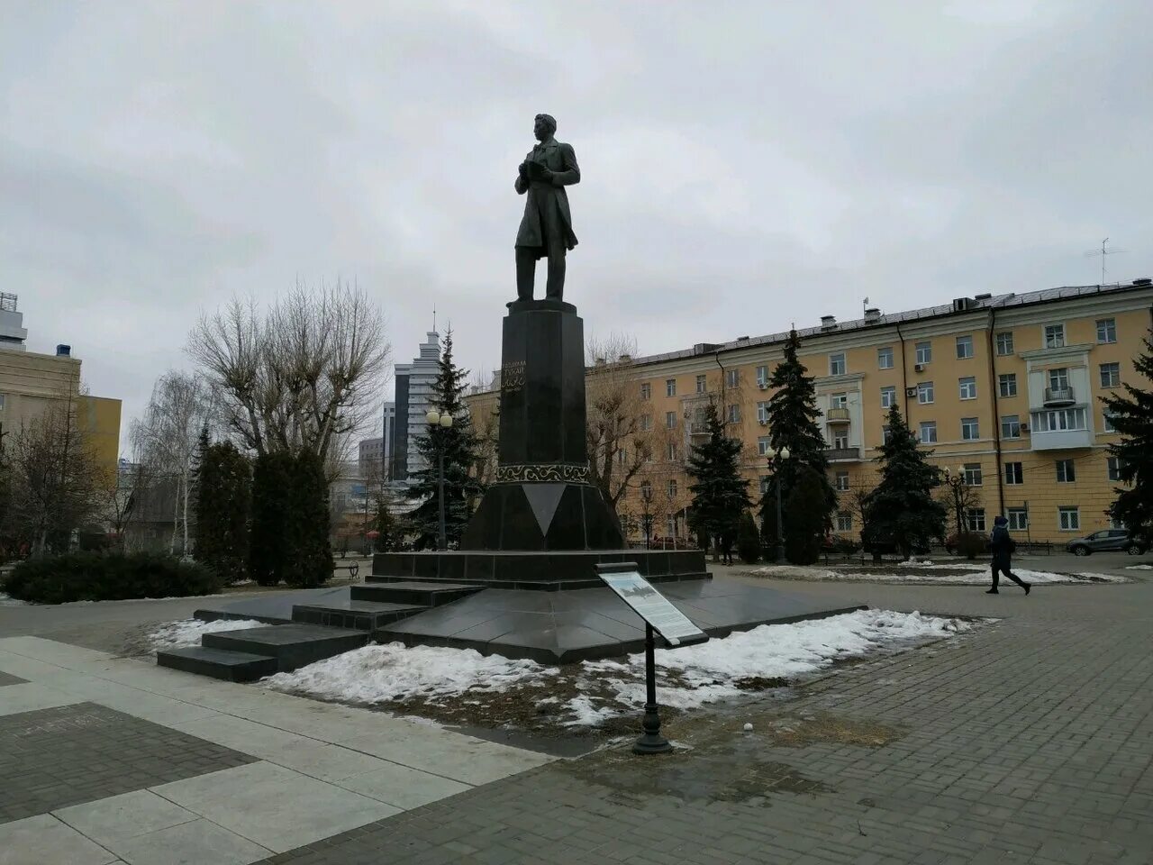 площадь тукая скверик. памятник габдулле тукаю в казани. габдулла тукай памятник в казани. площадь габдуллы тукая фонтан. памятник габдулле тукаю (казань, улица пушкина).