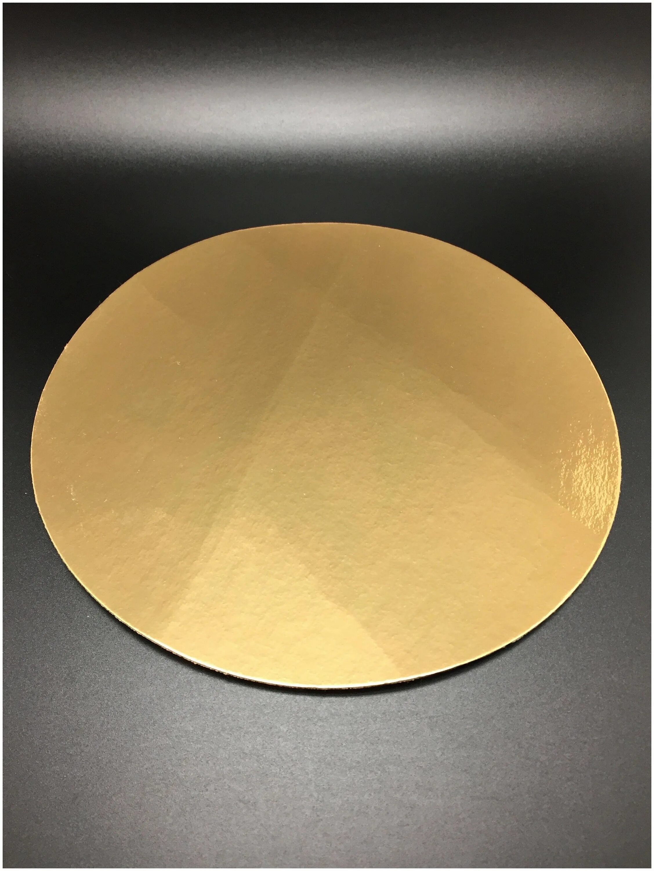 Подложка из двп/мдф белая круг 35 см усиленная с отверстием 1см. Подложка фанера d50 6mm. Подложка под торт. Подложка под торт. Пластиковая подложка для торта.