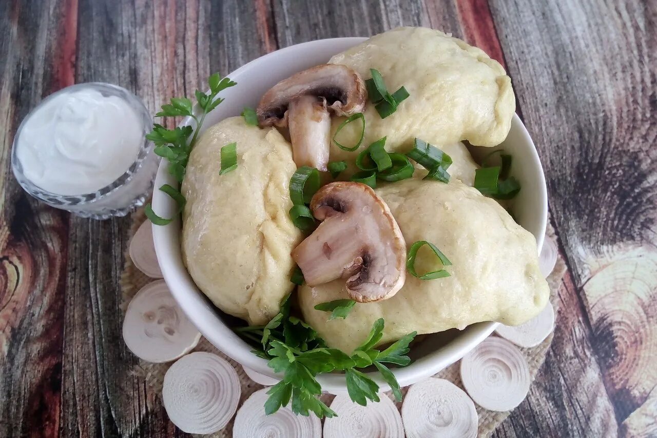 вареники с картошечкой и грибочками. вареники с картошкой и грибной икрой. пельмени с картошкой и грибами. вареники "с картофелем и зеленью" 600г "сибирский продукт". вареники с картошкой и жареным луком.