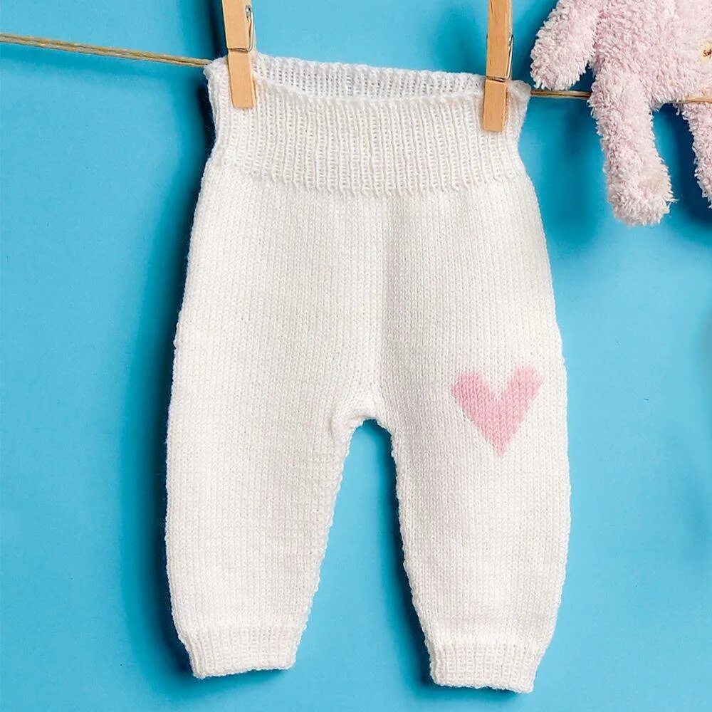 Штанишки спицами 3 6 месяцев. Штанишки для новорожденных. Штаны для новорожденных. Детские штанишки для новорожденных. Вязаные штаны для новорожденных.