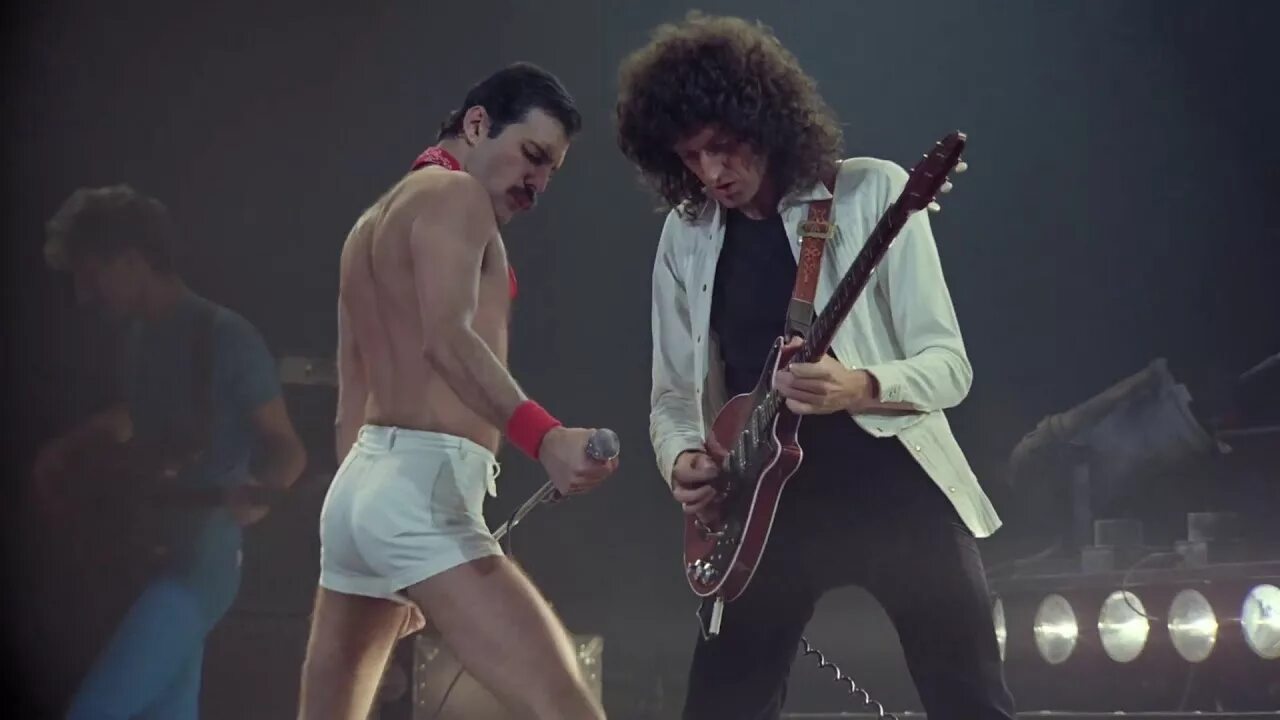 Песня квин рок ю. Queen рок-группа. queen we will rock you 1977. фредди меркьюри 1981. queen rock montreal queen обложки.