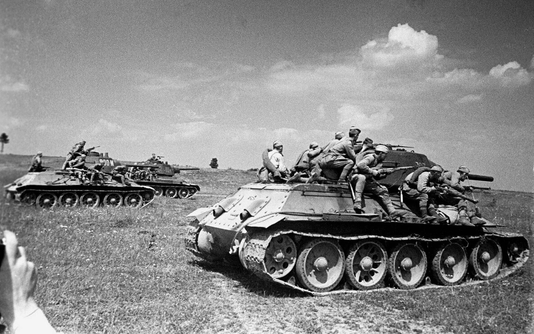 Танковые сражения отечественной войны. Т-34 Курская битва. Танк т 34 Курская дуга. Т34 в бою 1943. Т-34 1943г Курск.
