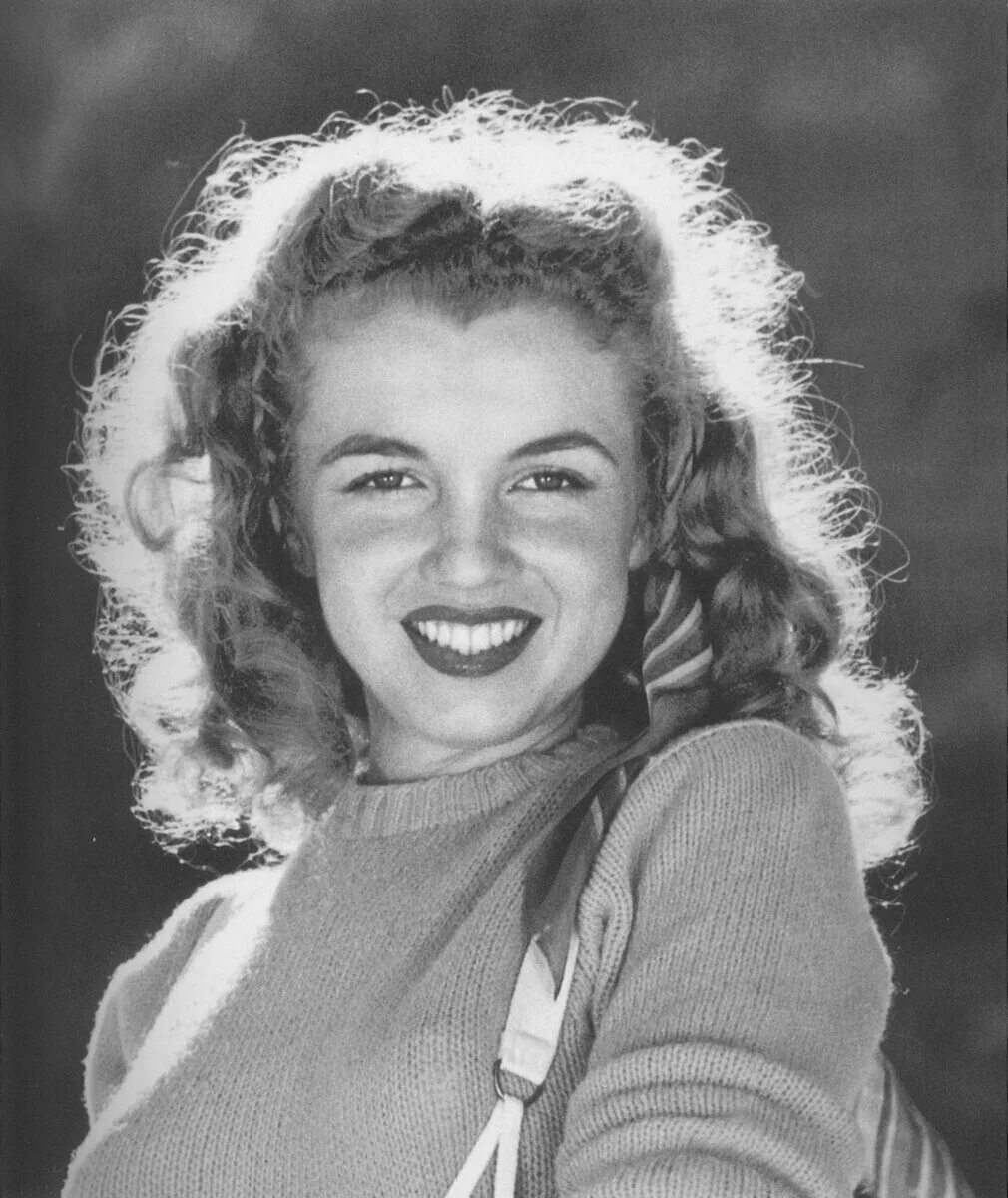 Мэрилин монро норма бейкер. Джин мортенсон. Норма монро. Норма джин и мэрилин монро. Мэрилин монро 1948.