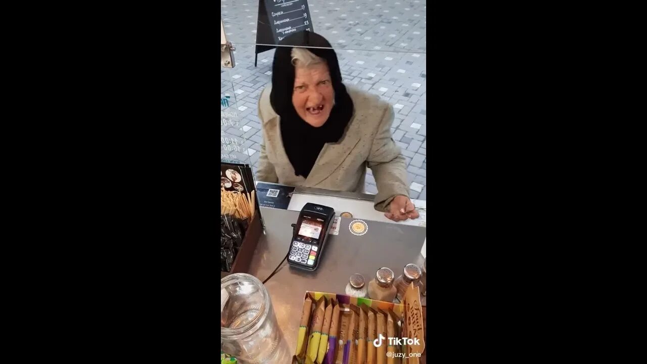 Сколько да ты что бабка. Скока мем бабка. Сколько да ты что бабка. Прикол бабка сколько сколько. Сколько да ты шо.