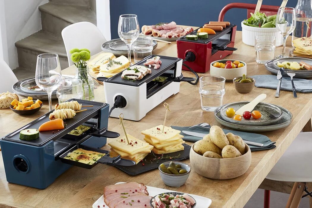 We made breakfast. Hot plate. make breakfast. catering kitchen. shining plates in the kitchen.