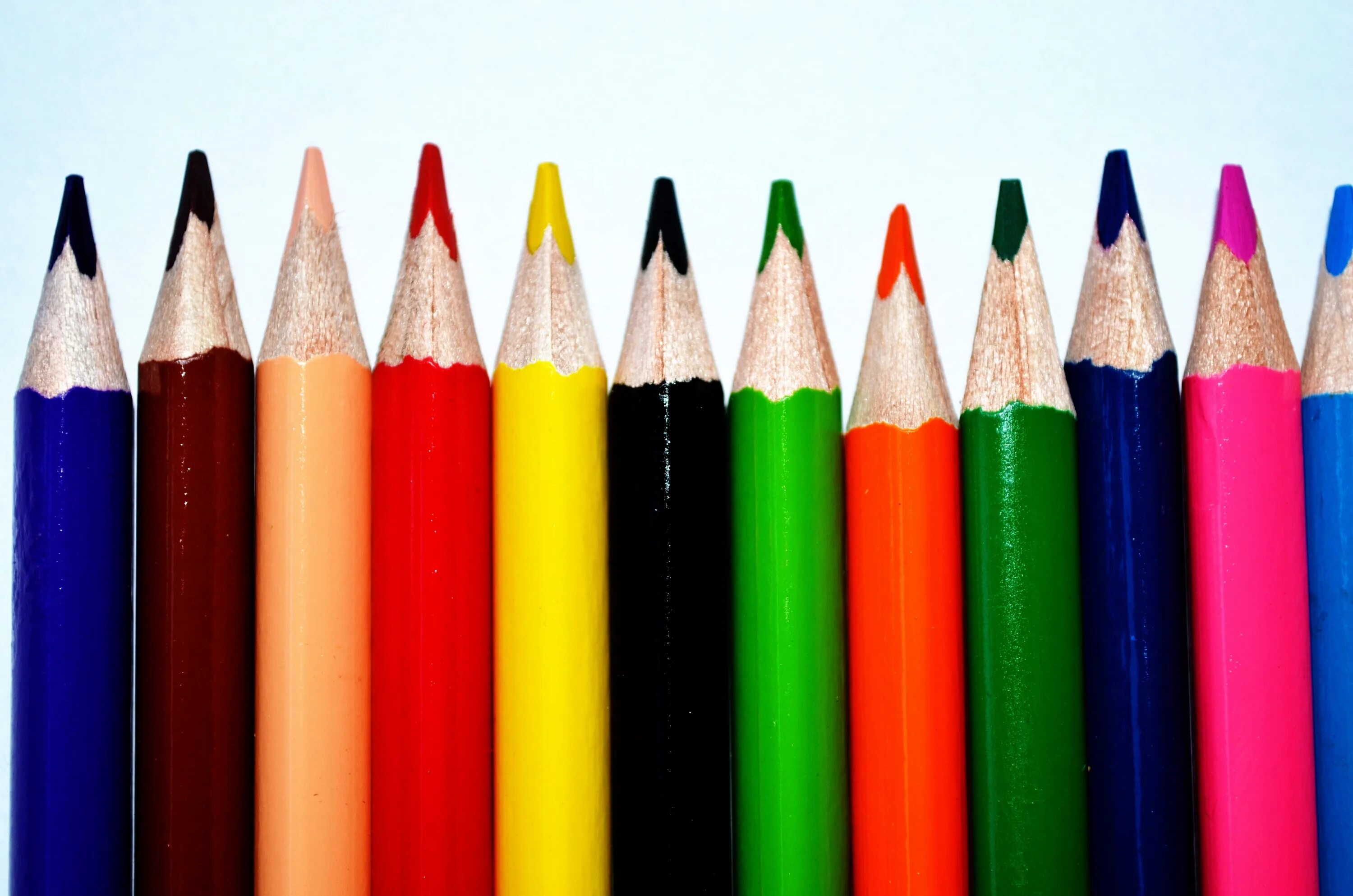 Карандаши цветные. Разные карандаши. Карандаши разных цветов. Детские карандаши.