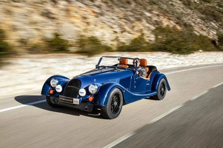 Морган автомобиль фото Download Majestic Morgan Aero 8 Cruising On An Open Road Wallpaper