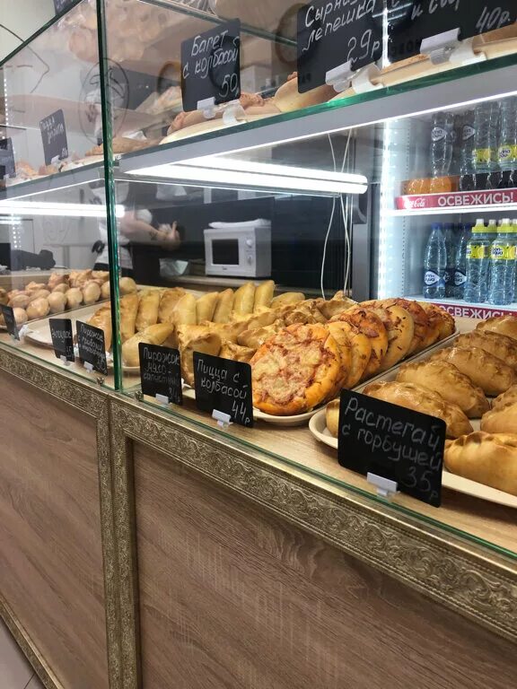 дом хлеба пекарня. хлебный дом белгород. дом хлеба пекарня. дом магазин хлеб. ассортимент пирогов в пекарне.