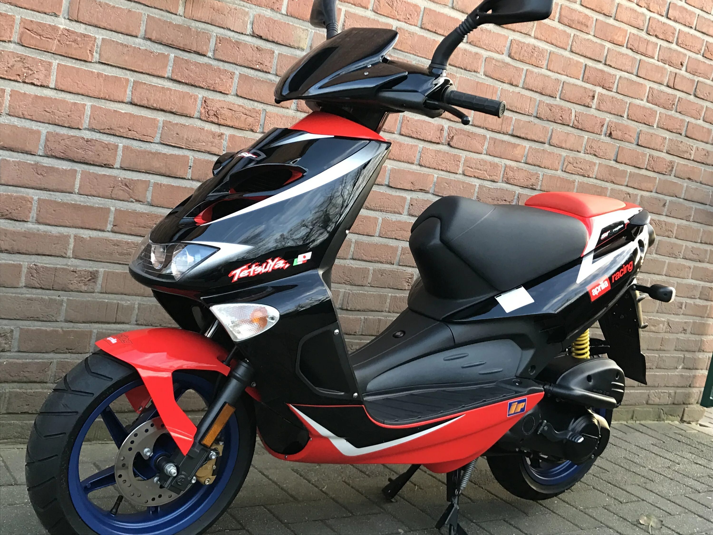 Aprilia скутер 50. Мопед Aprilia sr50. Априлия SR 50. Скутер Априлия ср 50. Скутер омакс 50