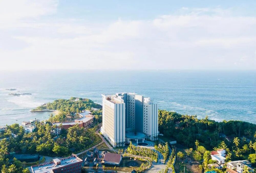 Аралия отель шри. Araliya Beach Resort Spa Unawatuna. Araliya Beach Resort & Spa 5*. Araliya Beach Resort & Spa Unawatuna 5*. Araliya Шри Ланка отель.